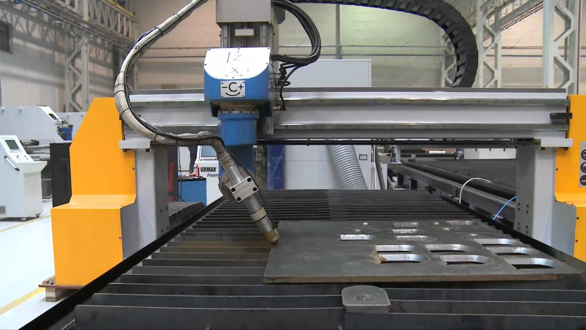 Sử dụng máy cắt CNC