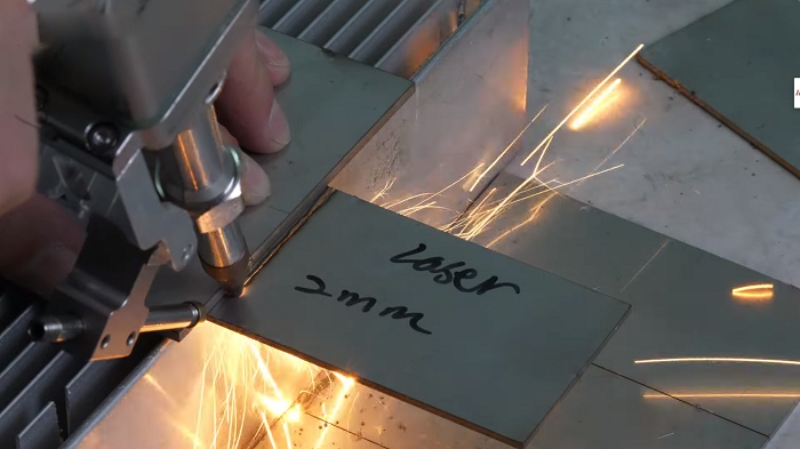 Máy cắt laser cầm tay là gì?